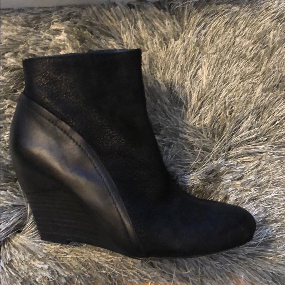 Vince Camuto Leather Bootie 7.5